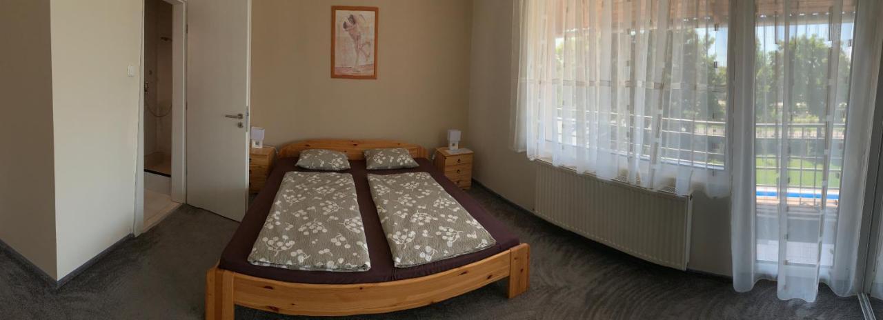 Ákos Ház Vila Siófok Exterior foto